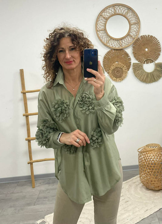 MARGARET - 3D virágos blúz. Khakizöld