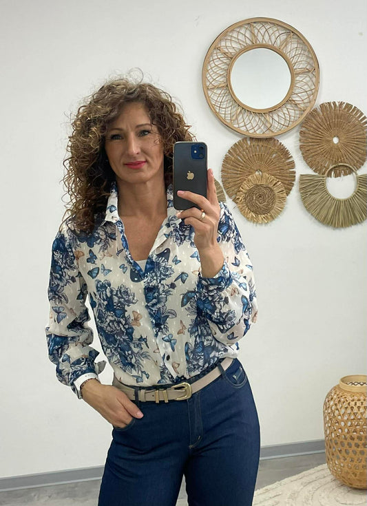 BUTTERFLY - Mintás muszlin blúz. Kék