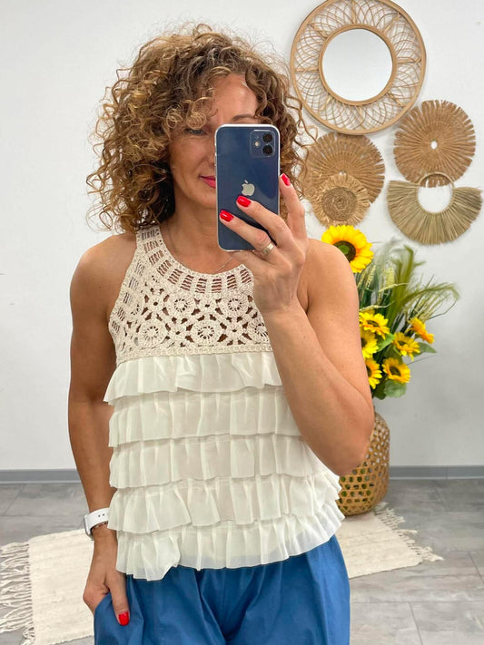 KITTI - Horgolt muszlin fodros top. Bézs