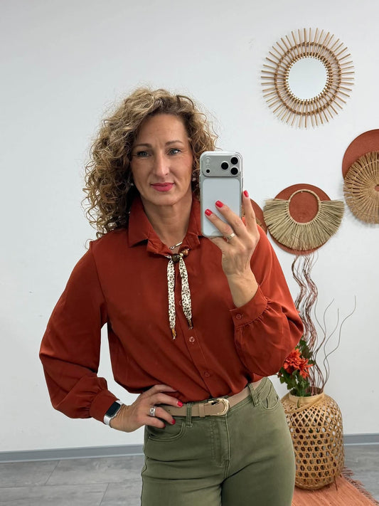 JUTTA - Elegáns blúz. Rozsdabarna