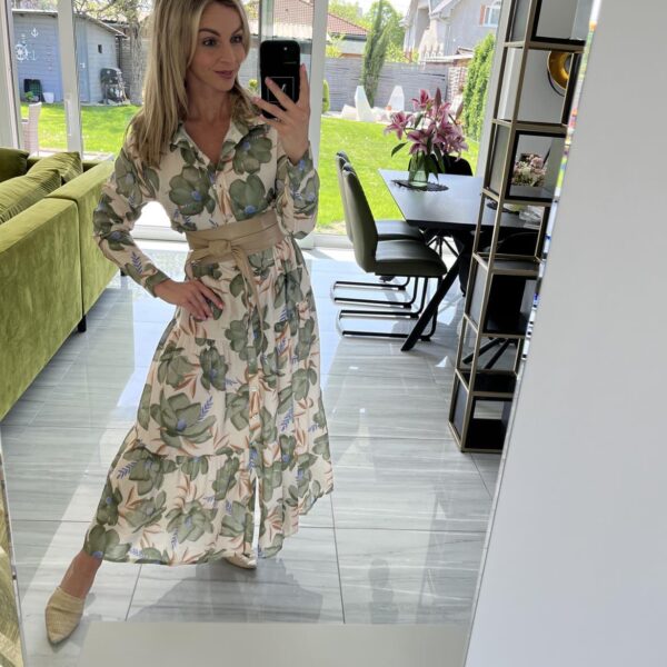REINA - Mintás maxi ruha. Drapp