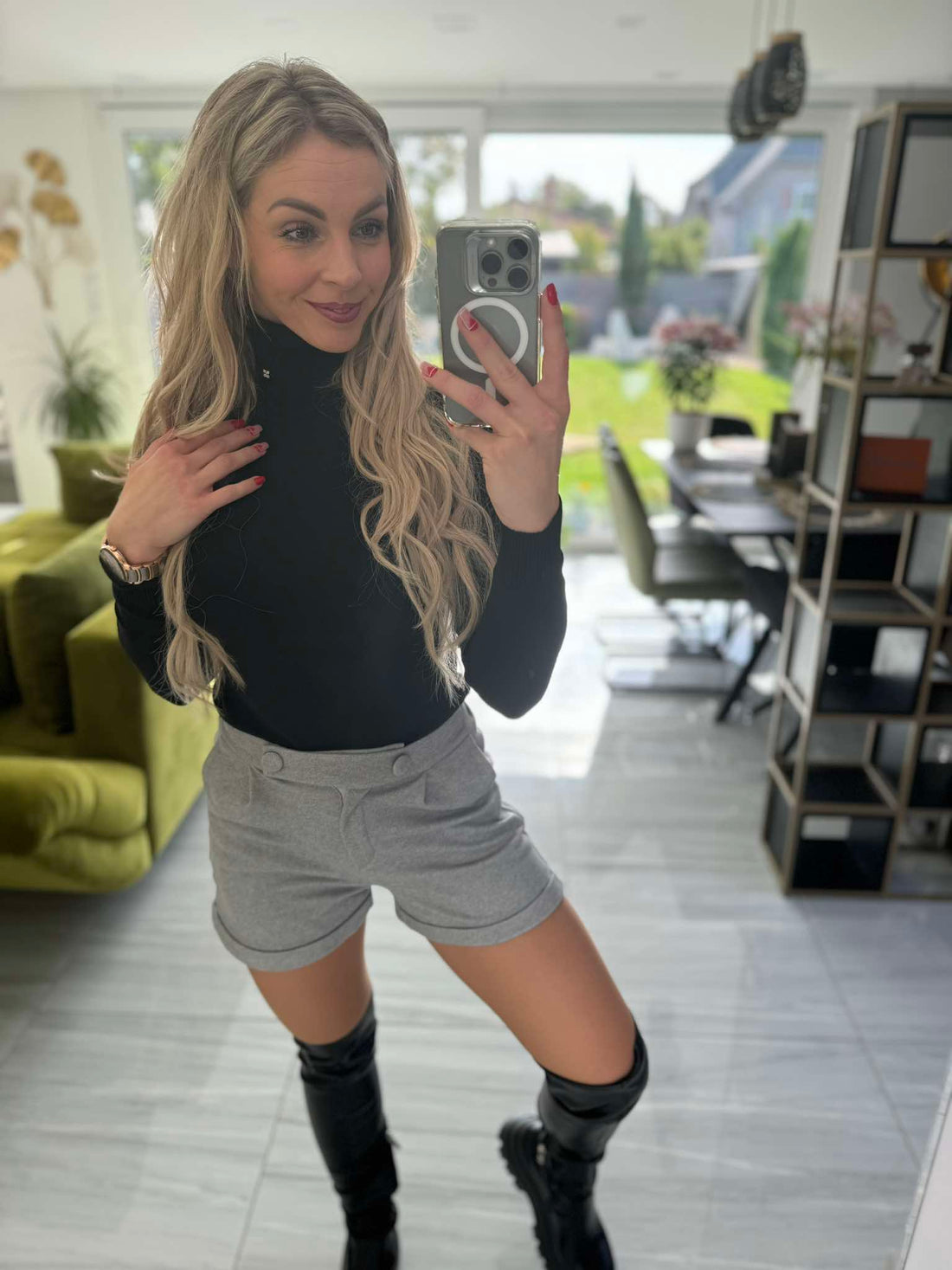 VALENTINA II - Szövet rövid nadrág. Szürke