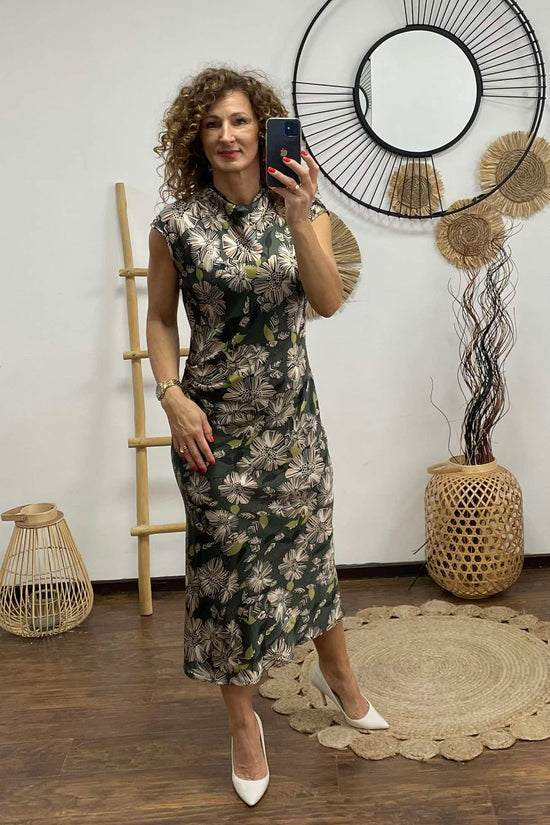 ELLA - Oldalt rakott maxi selyem ruha. Khaki