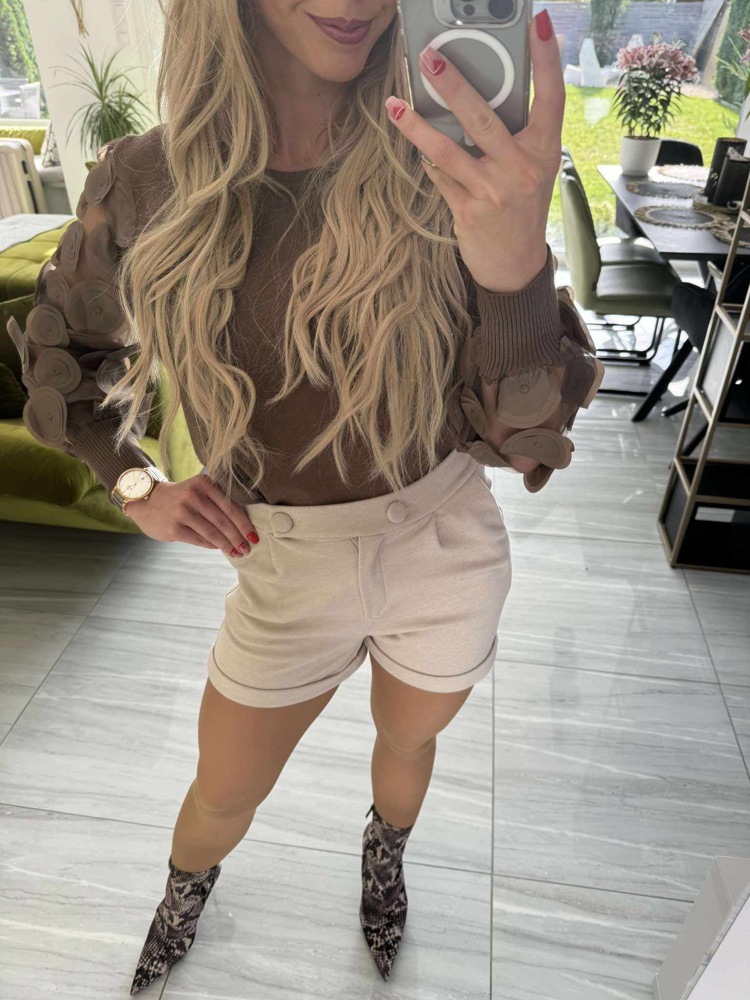 VALENTINA - Szövet rövid nadrág. Világos bézs