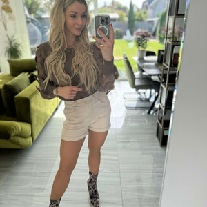 VALENTINA - Szövet rövid nadrág. Világos bézs