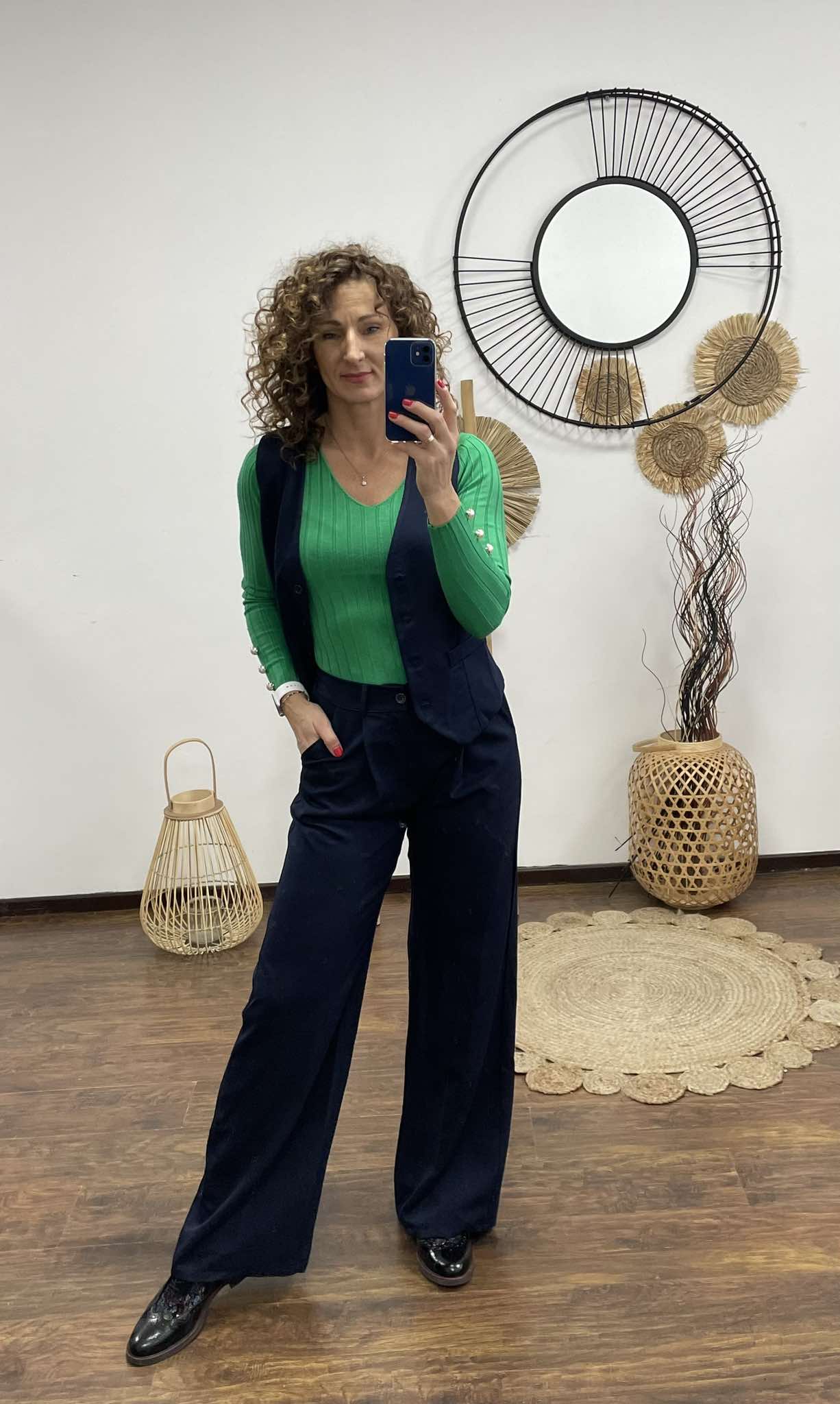 Fergi - Elegáns mellényes szett