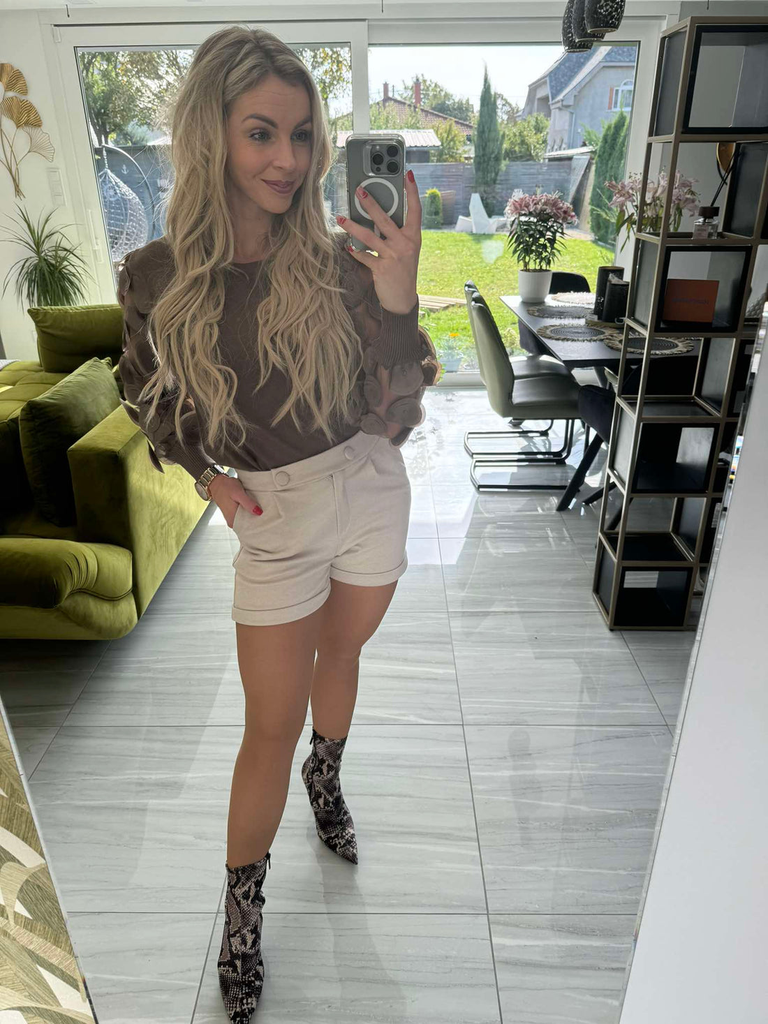 VALENTINA - Szövet rövid nadrág. Világos bézs