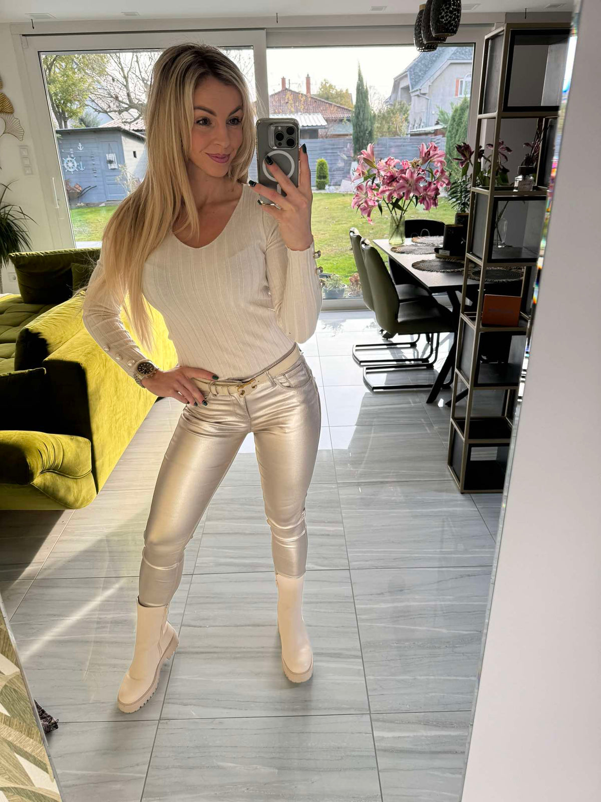 DEMÓNA - Pezsgő színű bőrhatású Push - Up nadrág