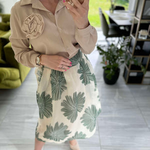 MAYA - Derékban rakott szoknya. Khaki szín
