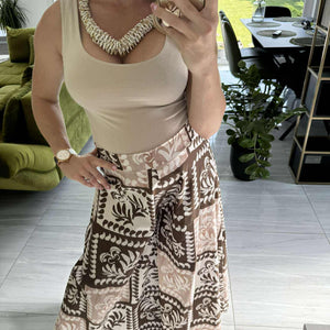ELINA - Bő szárú nadrág. Sötétbarna