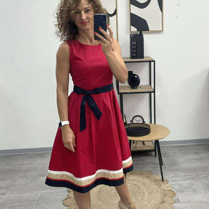 PIRKO - Kerek nyakú SWETT Miss ruha. Bordó
