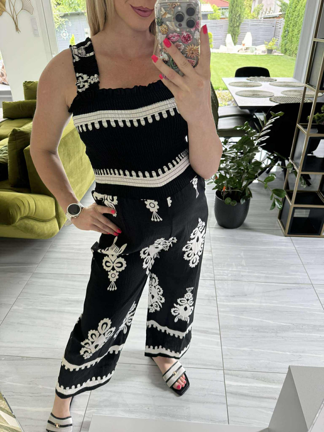 ANUK  - Pántos jumpsuit. Fekete