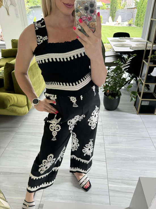 ANUK  - Pántos jumpsuit. Fekete