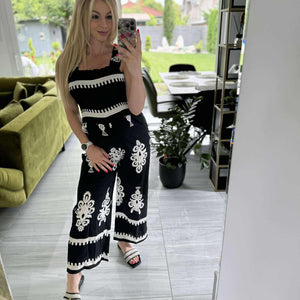 ANUK  - Pántos jumpsuit. Fekete