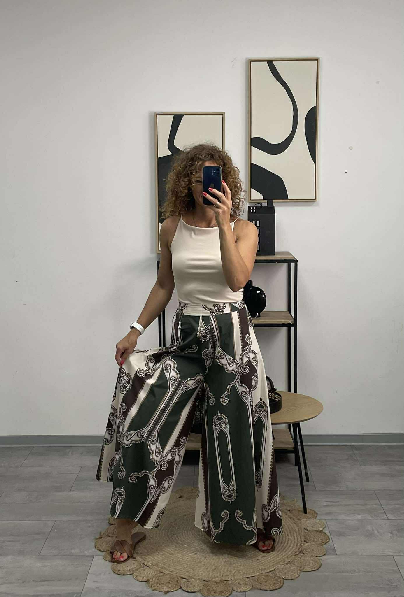 BELLA - Mintás bő nadrág. Khaki