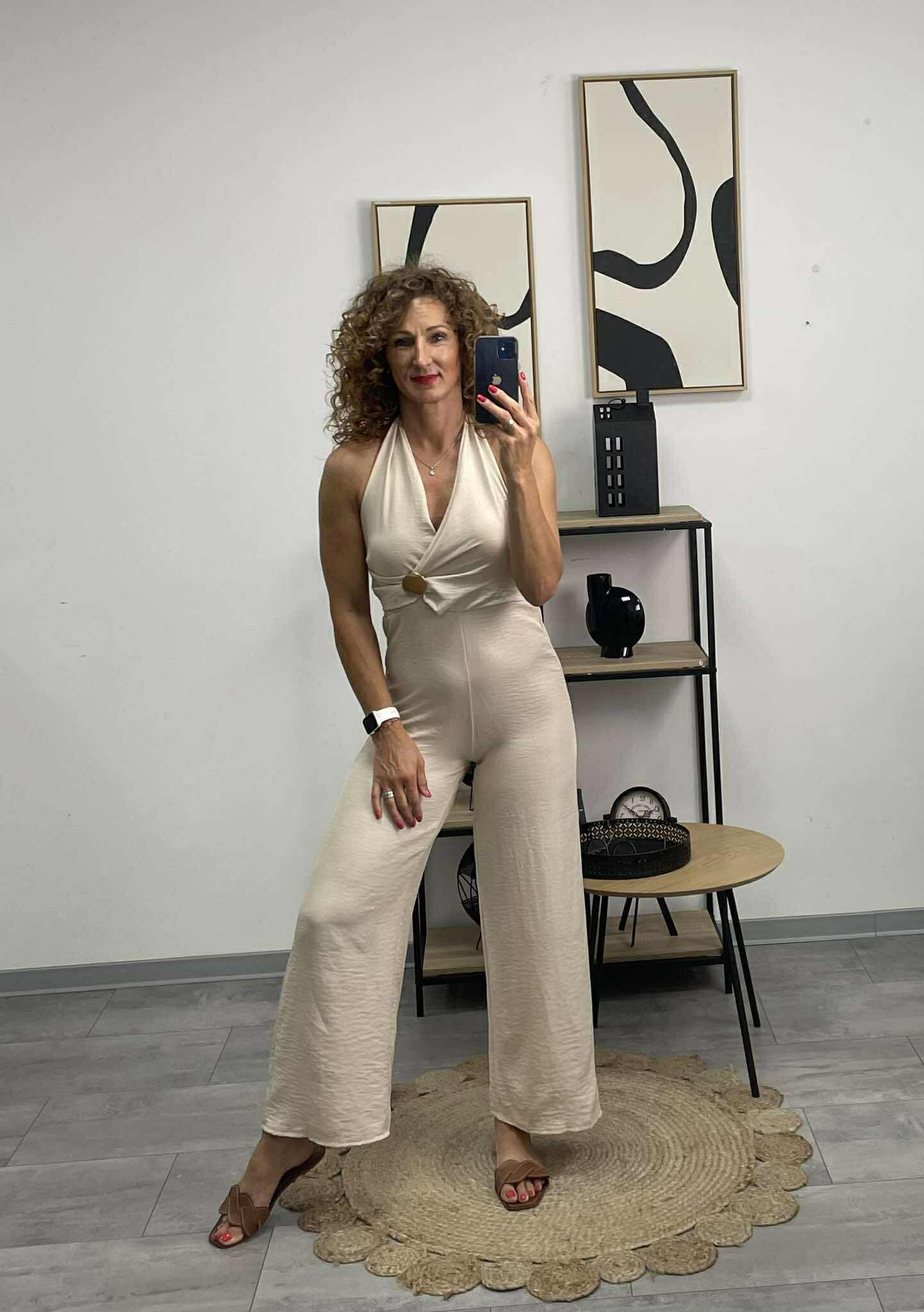 REGI - Nyakba kötős jumpsuit. Világos drapp