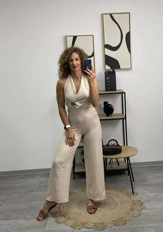 REGI - Nyakba kötős jumpsuit. Világos drapp