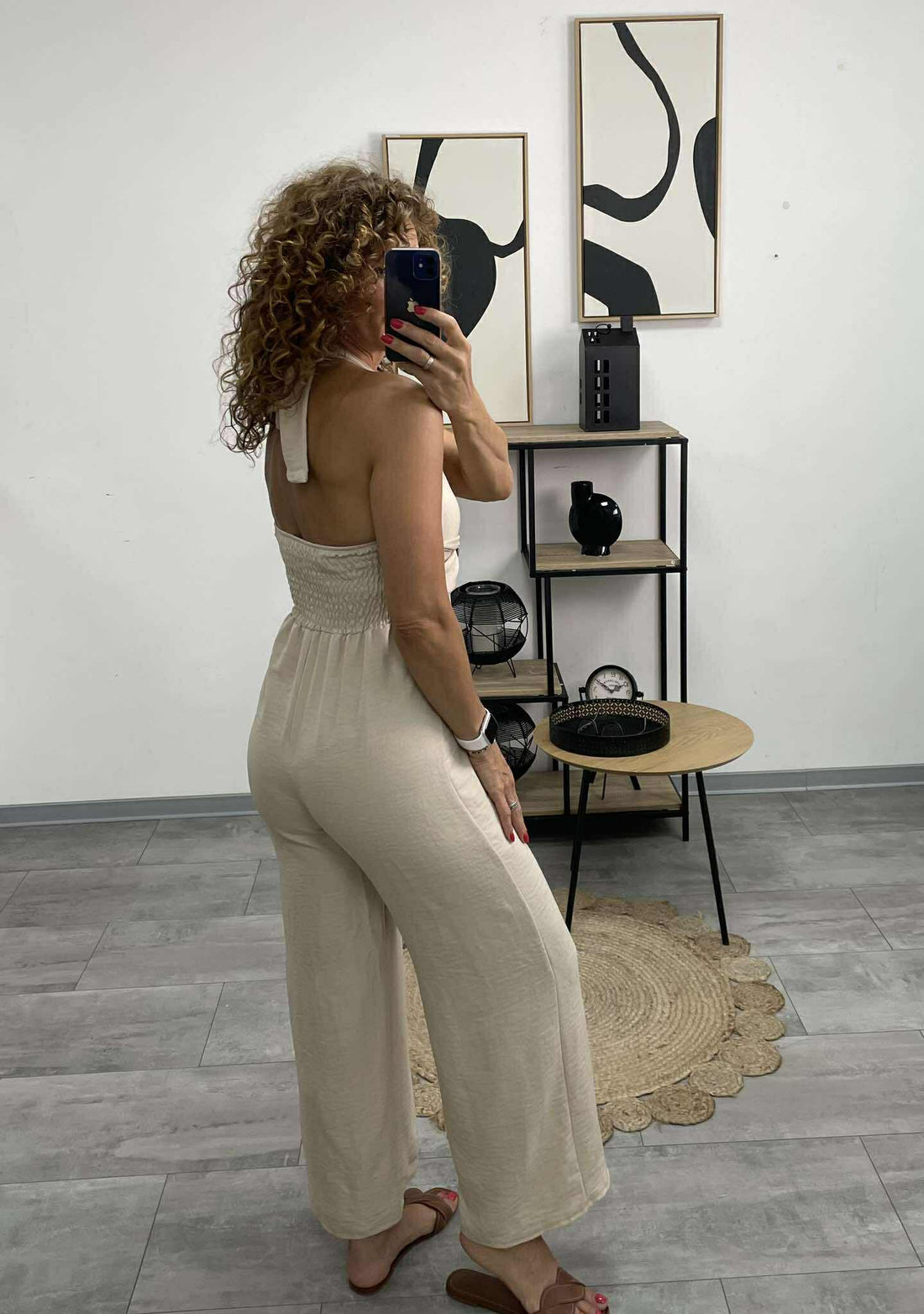 REGI - Nyakba kötős jumpsuit. Világos drapp