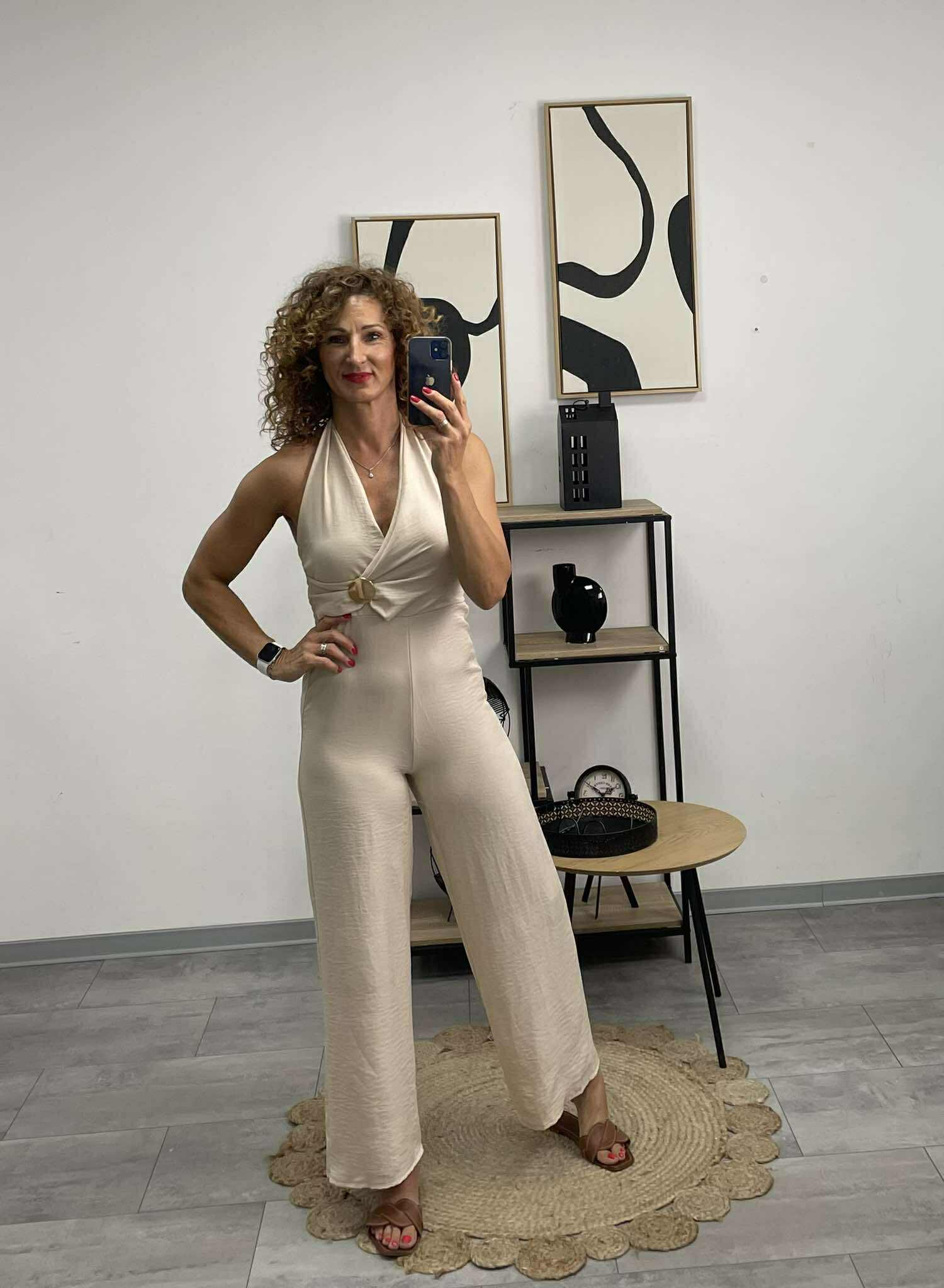 REGI - Nyakba kötős jumpsuit. Világos drapp