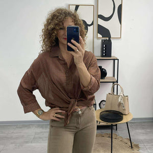 KARINA II - Laza blúz. Barna