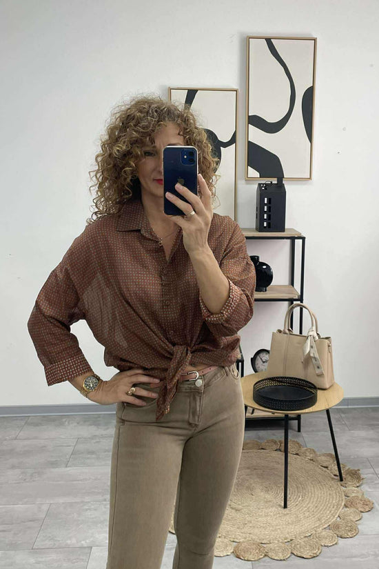 KARINA II - Laza blúz. Barna