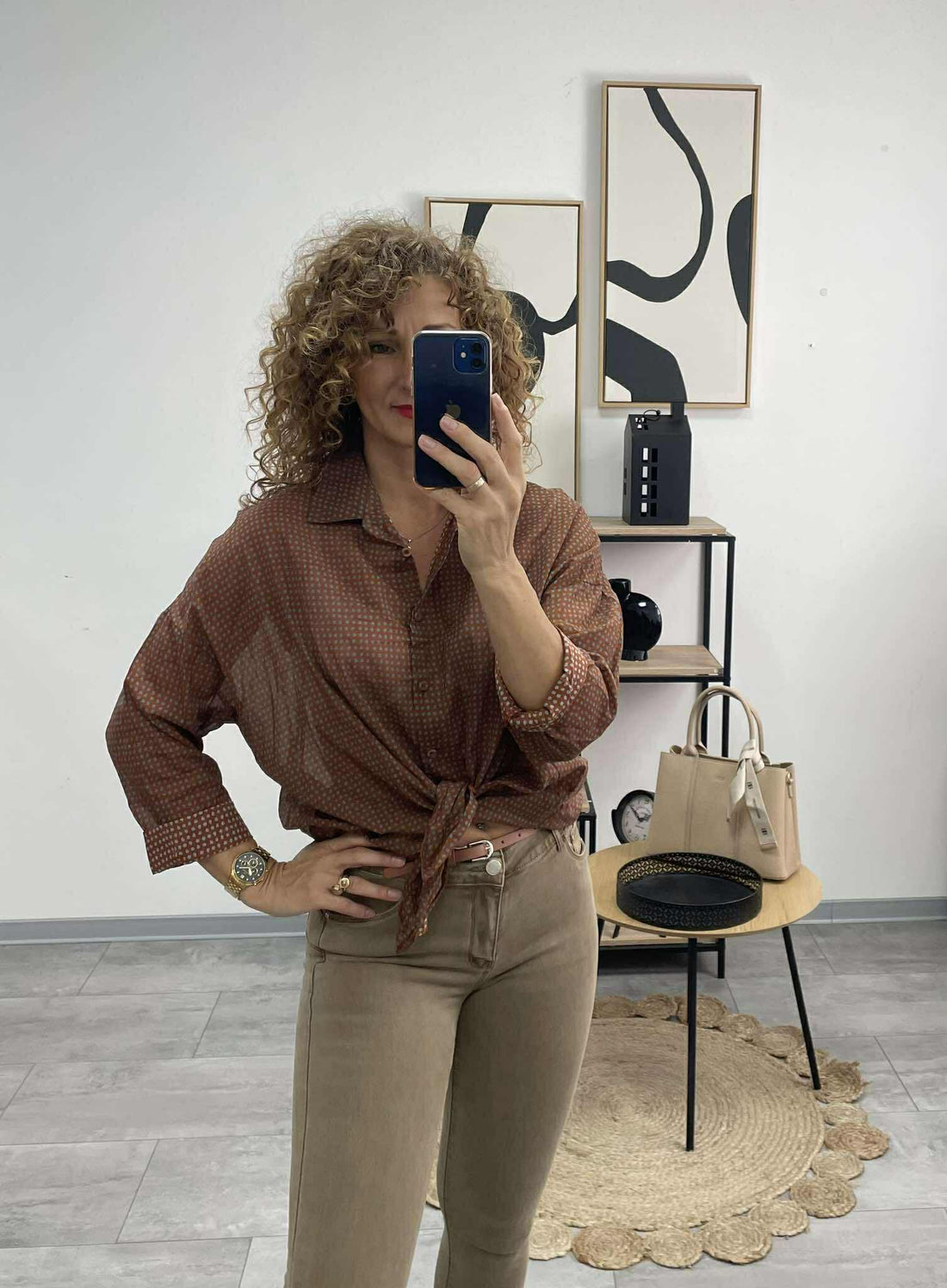 KARINA II - Laza blúz. Barna