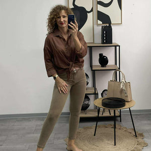 KARINA II - Laza blúz. Barna