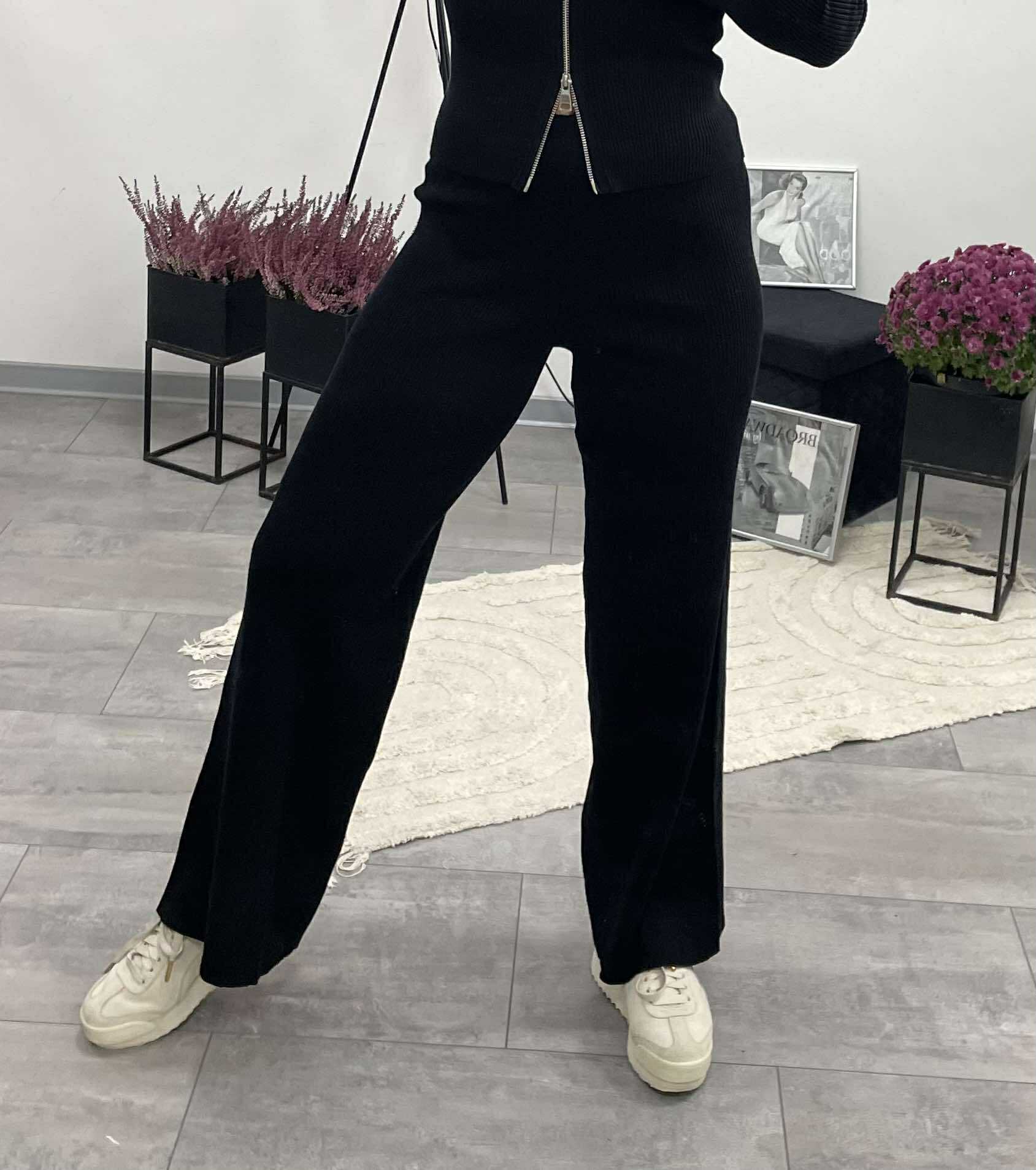 BLACK - Kötött szett. Fekete