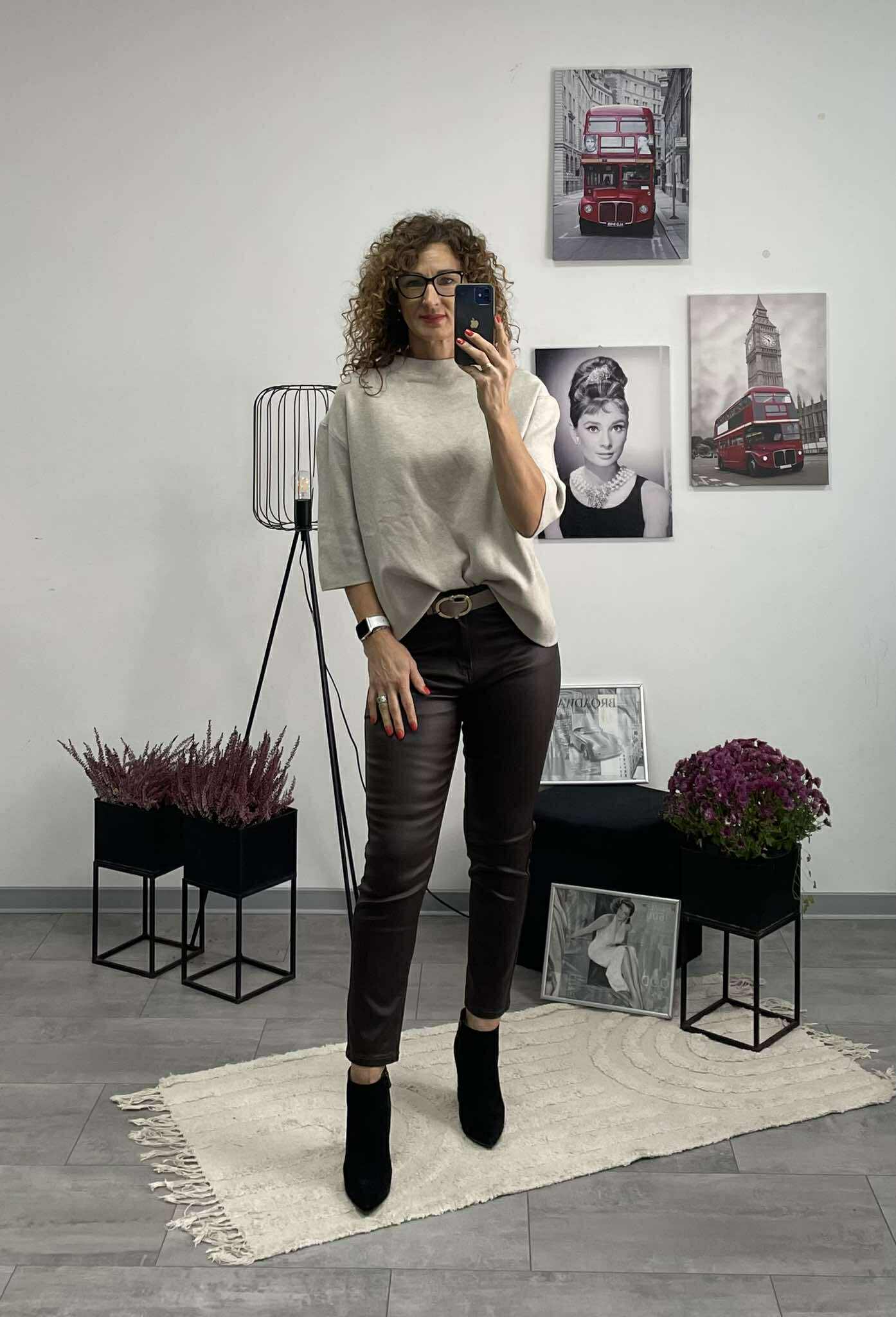 PAULA - Bőrhatású MOM - fitt nadrág. Barna