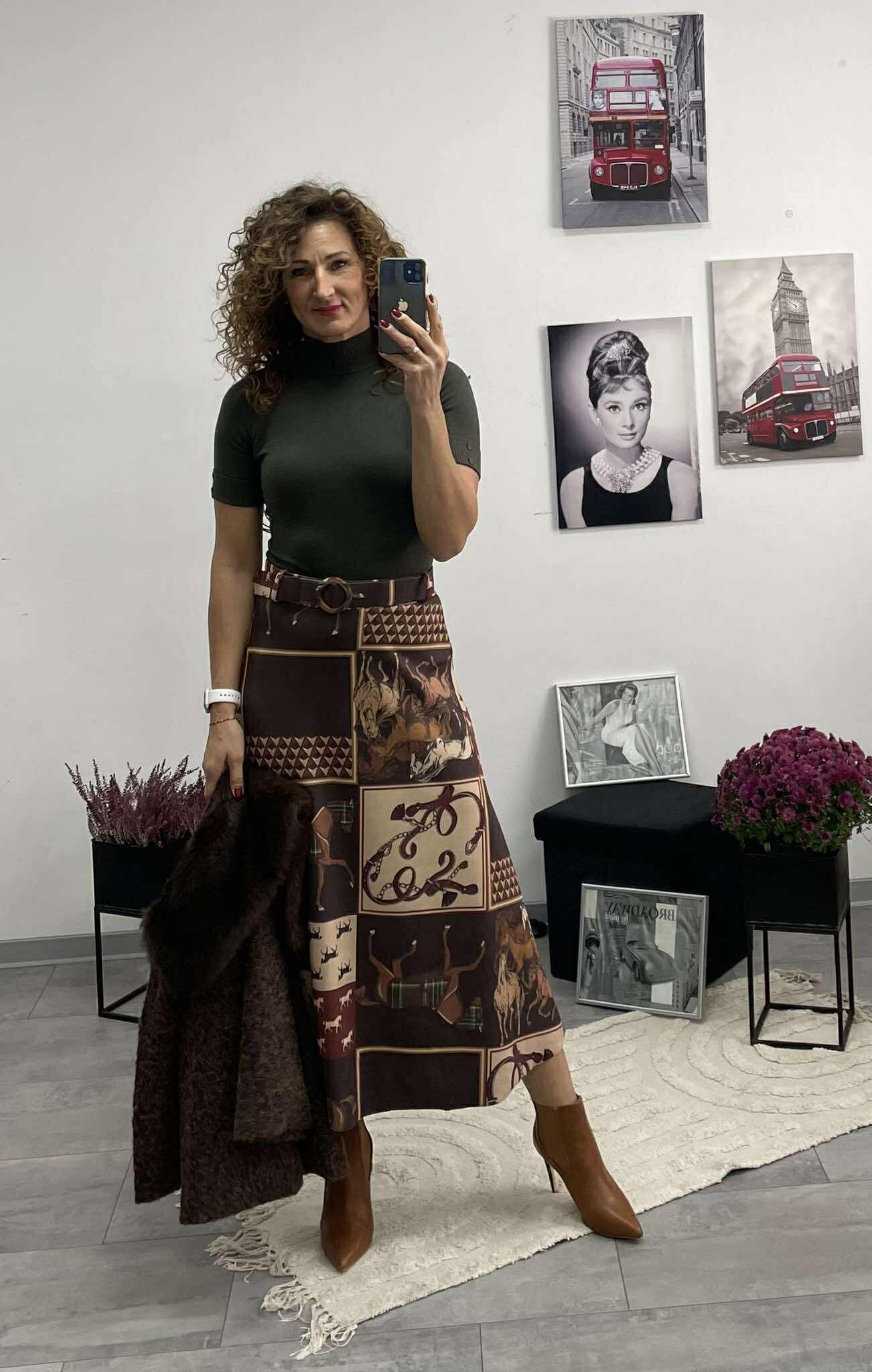 HELLI - Velúr hatású szoknya.