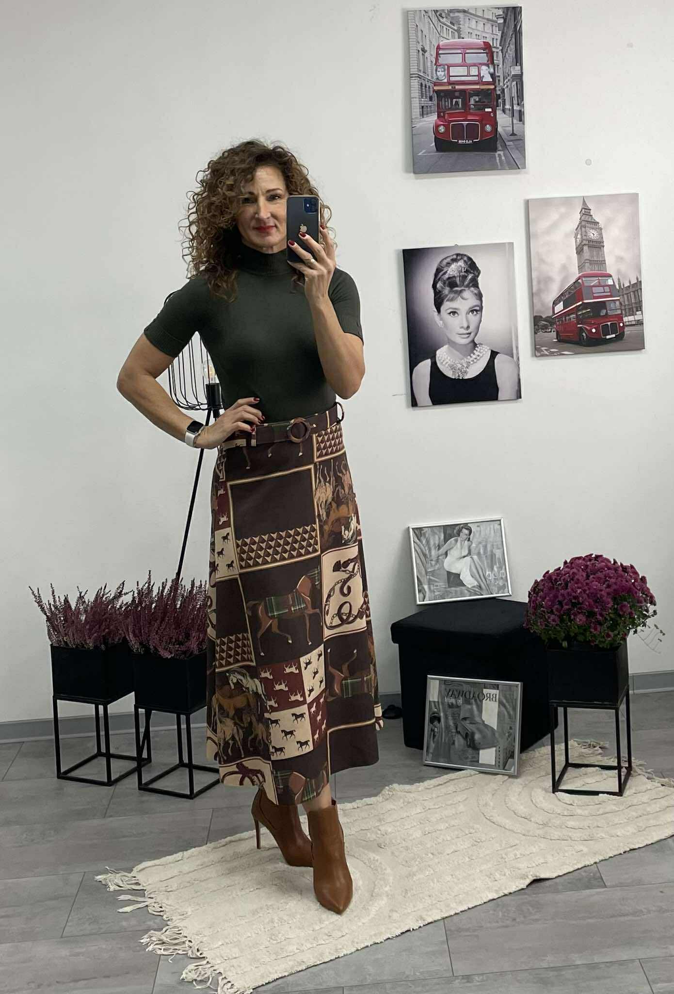 HELLI - Velúr hatású szoknya.