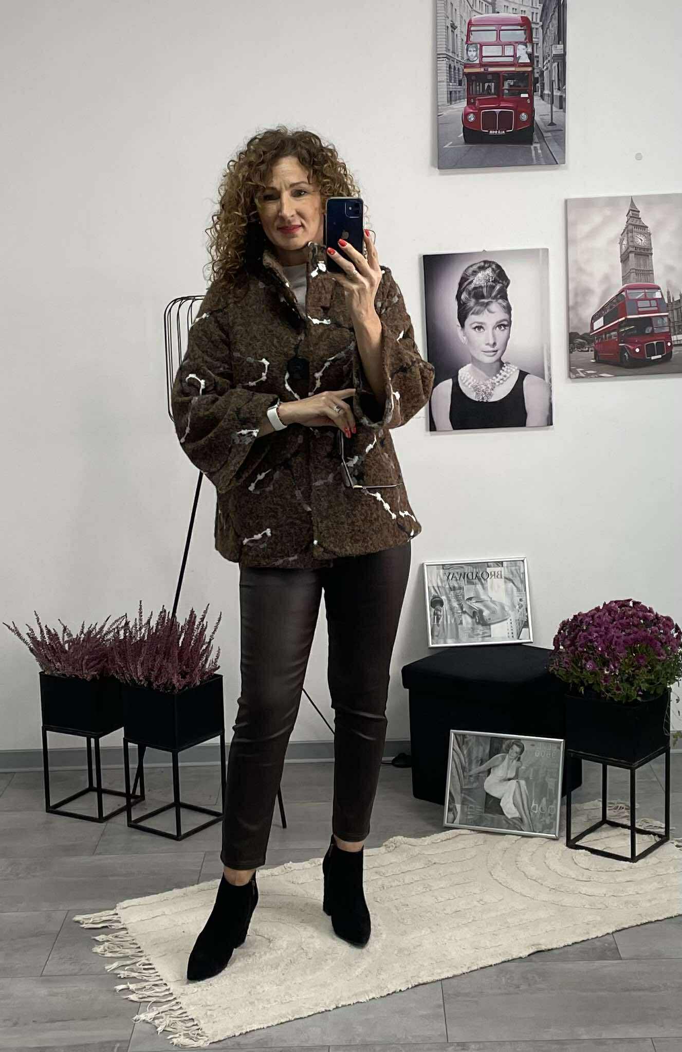 PAULA - Bőrhatású MOM - fitt nadrág. Barna