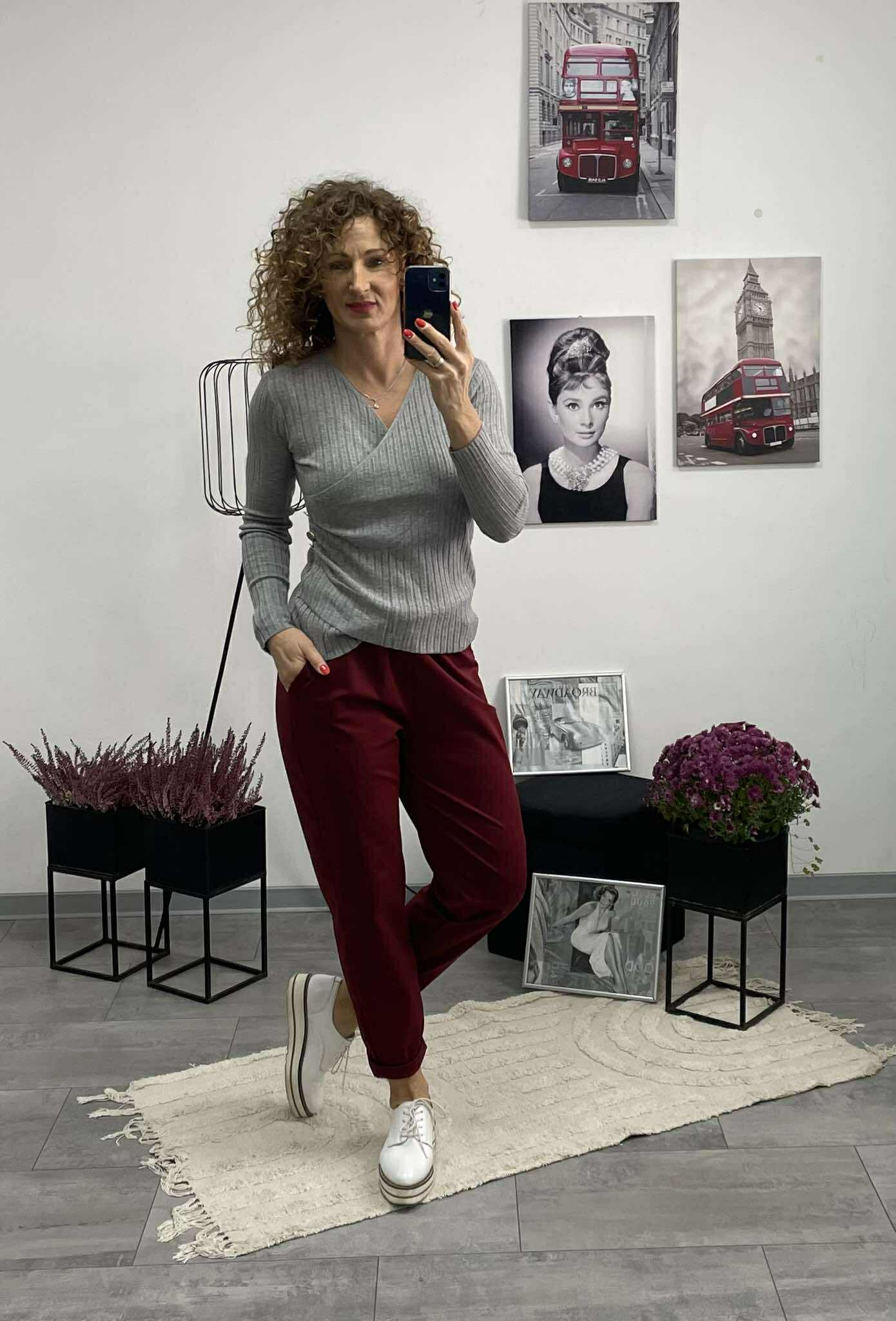 TICIA - Laza szabású nadrág. Bordó