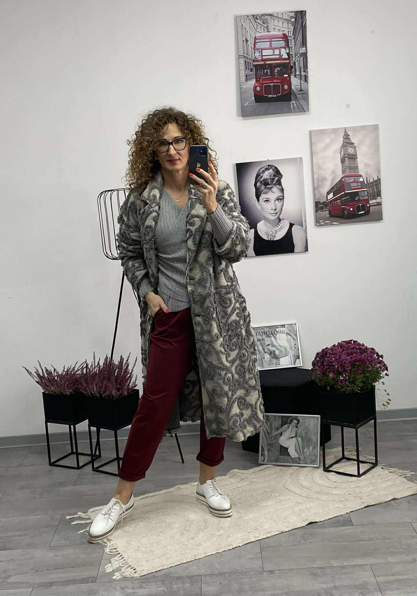 TICIA - Laza szabású nadrág. Bordó