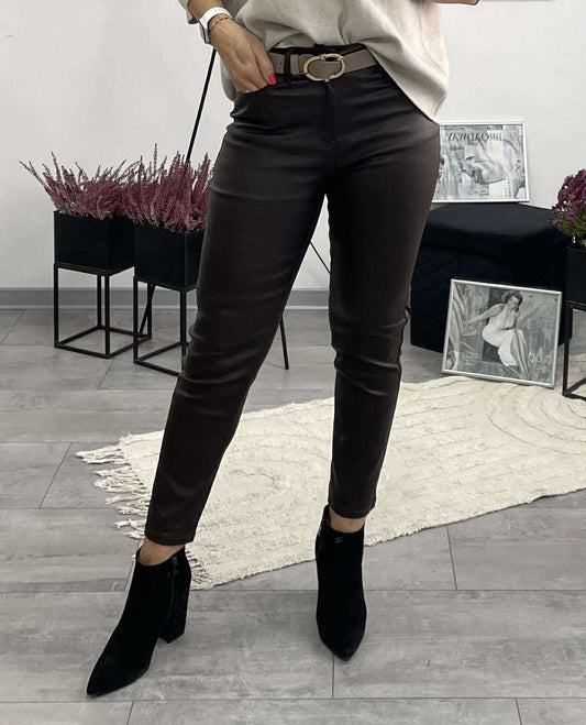 PAULA - Bőrhatású MOM - fitt nadrág. Barna