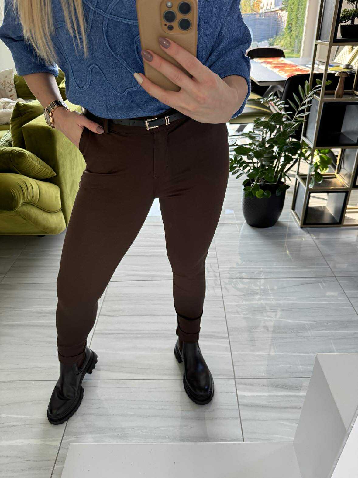 COMFORT - Ceruza nadrág. Sötét barna