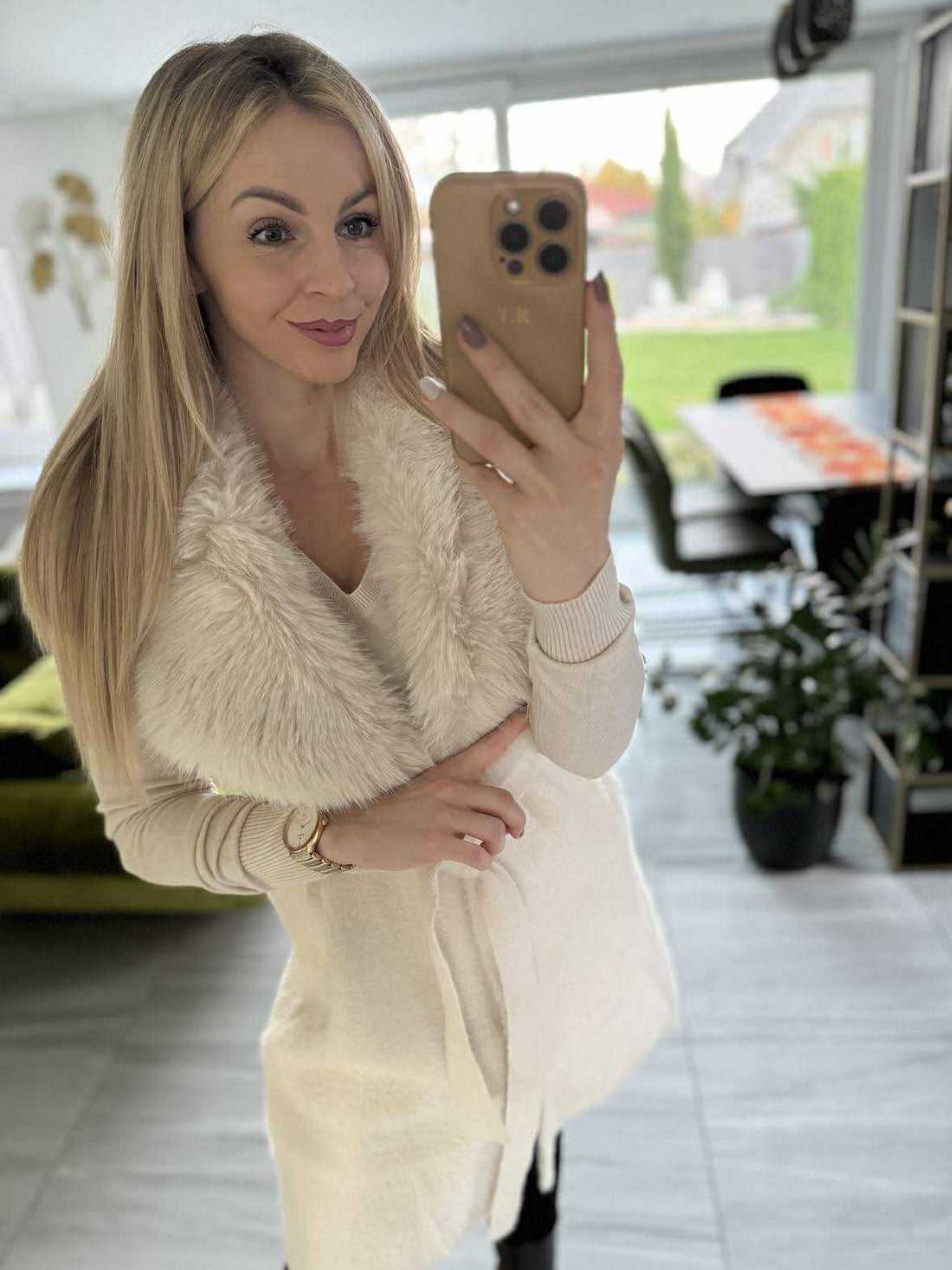 GOLDI - Szőrmés kötött mellény. Tört fehér