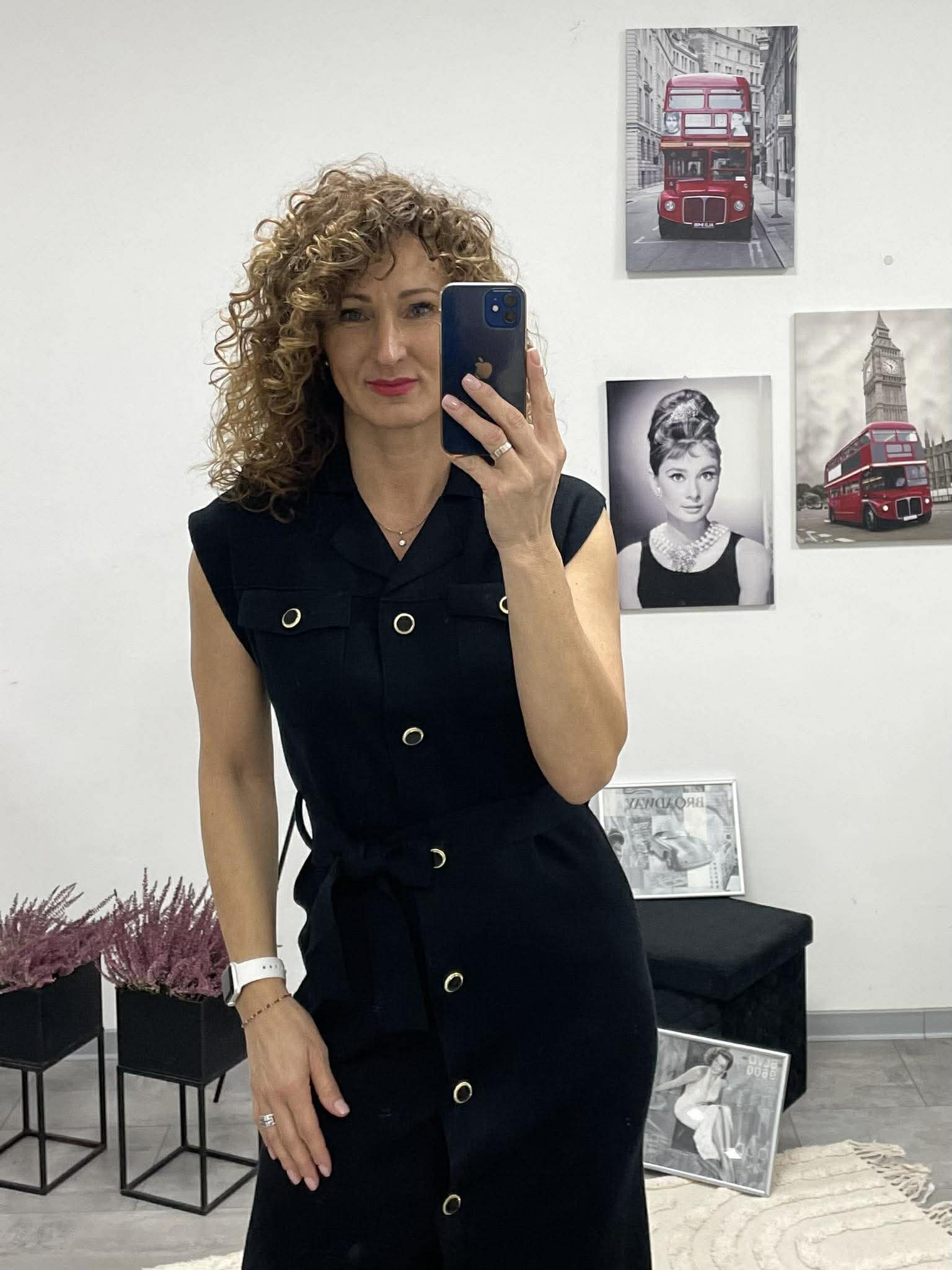 HÉRA - Kötött gombos maxi ruha. Fekete