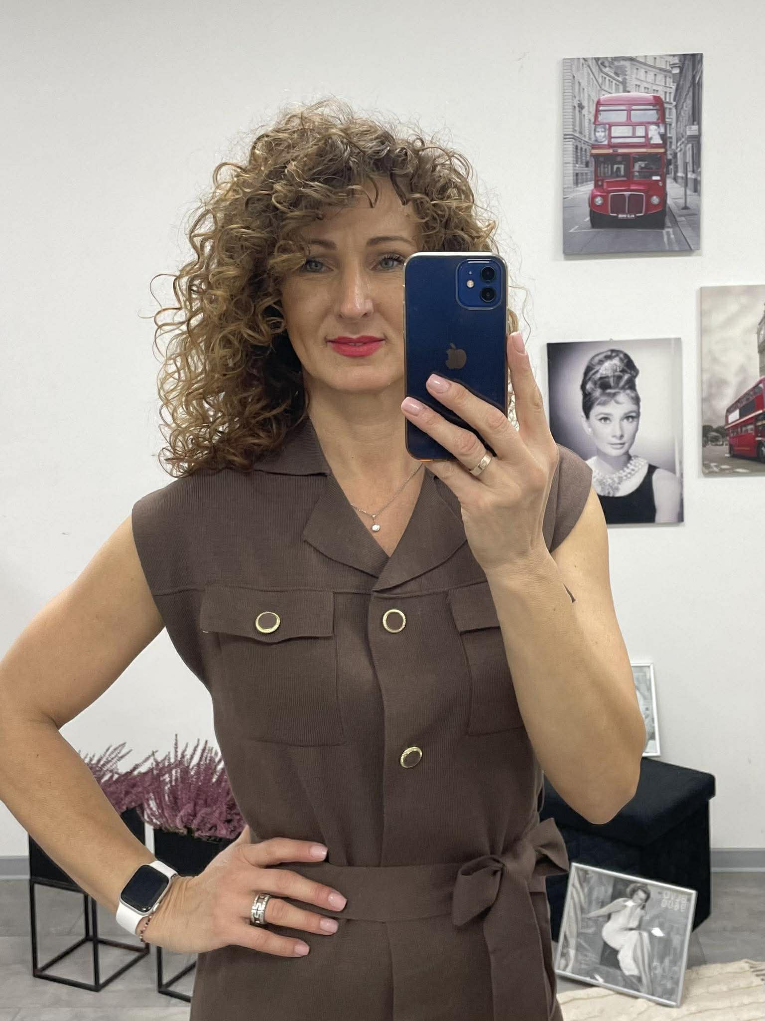 HÉRA - Kötött gombos maxi ruha. Barna