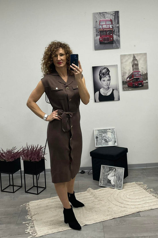 HÉRA - Kötött gombos maxi ruha. Barna