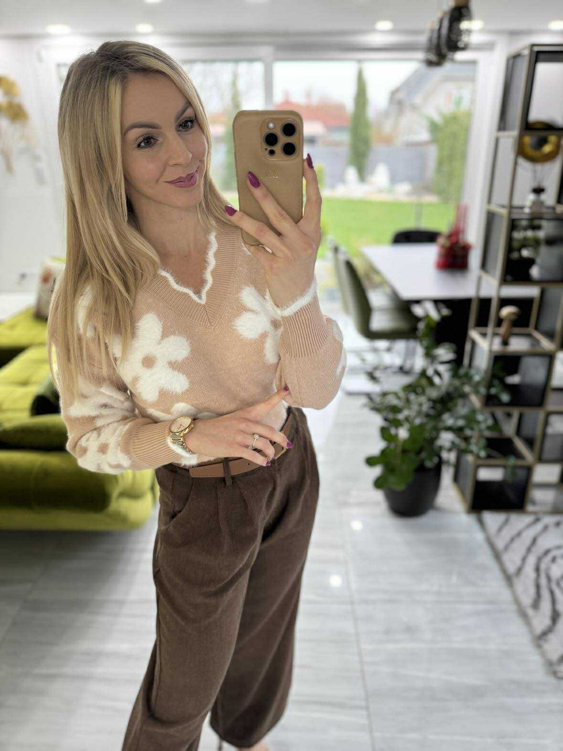 PIHE - Virág mintás pulóver. Világos bézs, mogyoró