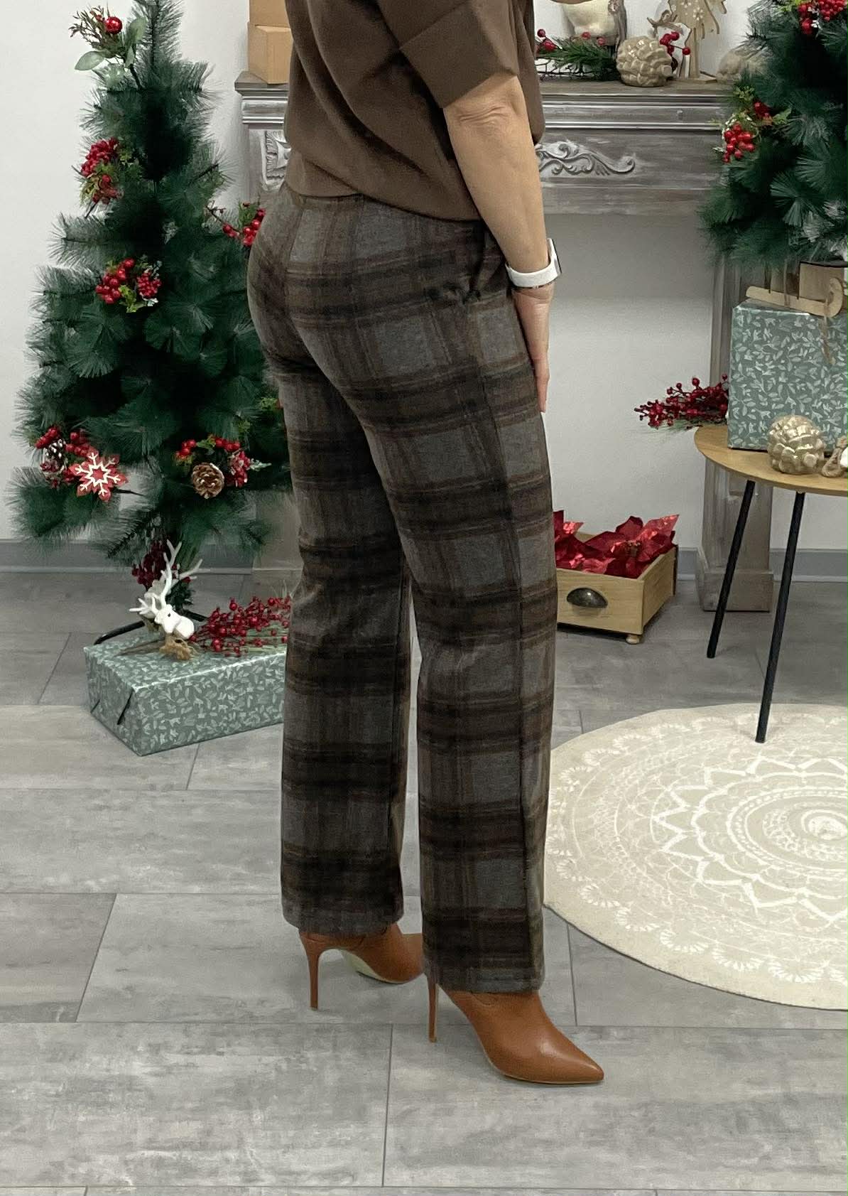 ALYNA - Elegáns nadrág. Barna