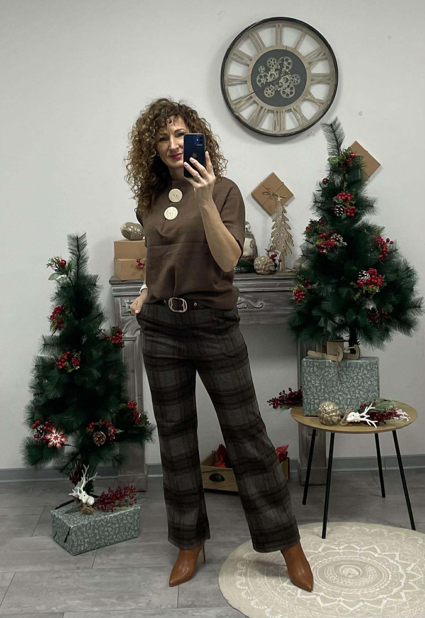 ALYNA - Elegáns nadrág. Barna