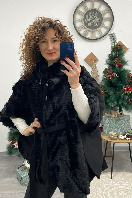 Pille - Szőrmés ponchó kabát. Fekete