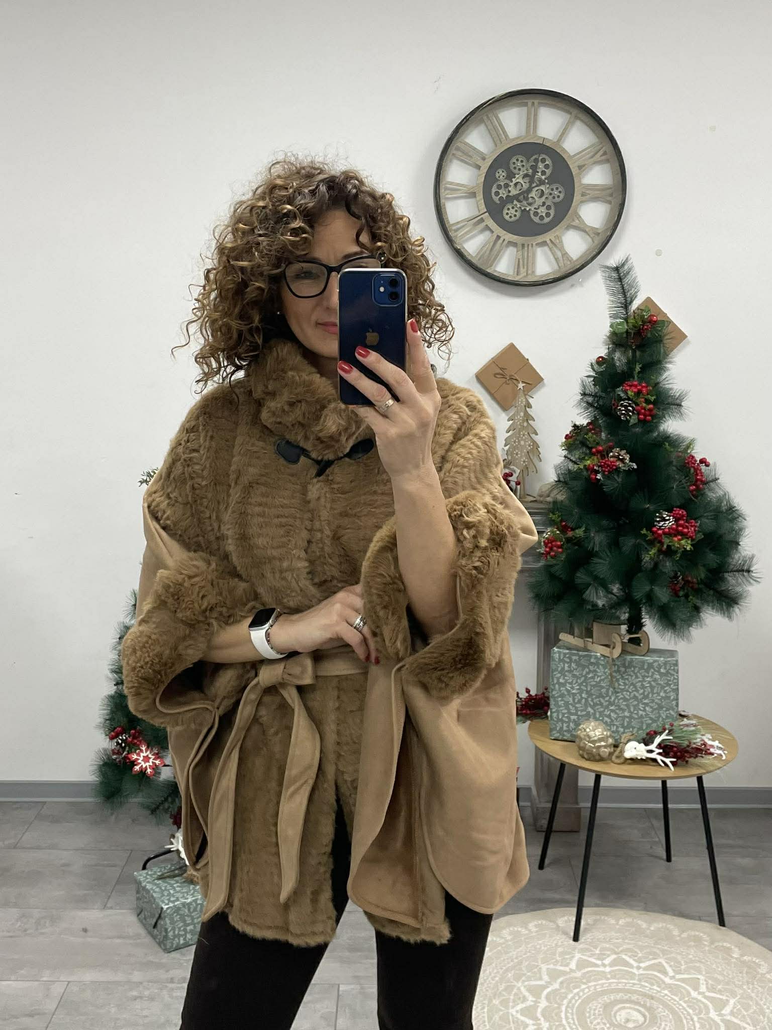 Pille - Szőrmés pocsó kabát. Csau barna