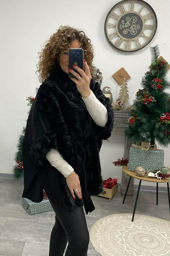 Pille - Szőrmés ponchó kabát. Fekete