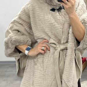 PILLE - Szőrrmés ponchó kabát. Világos bézs