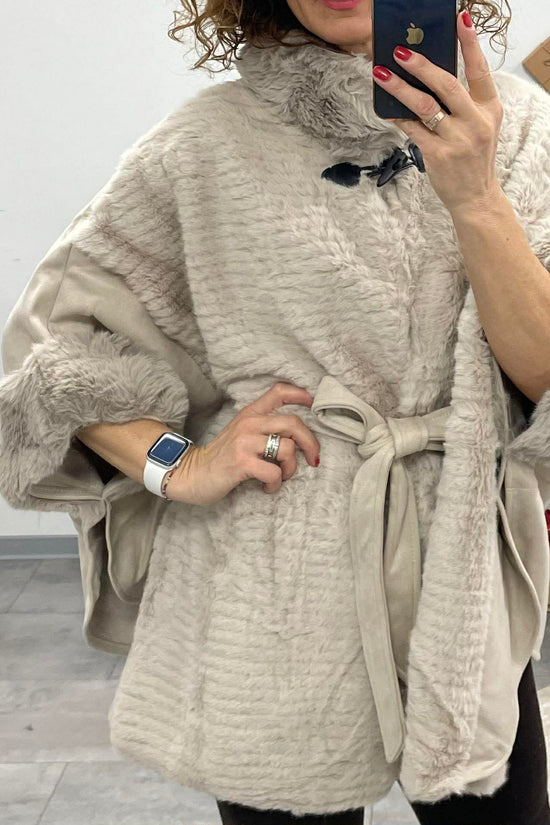 PILLE - Szőrrmés ponchó kabát. Világos bézs