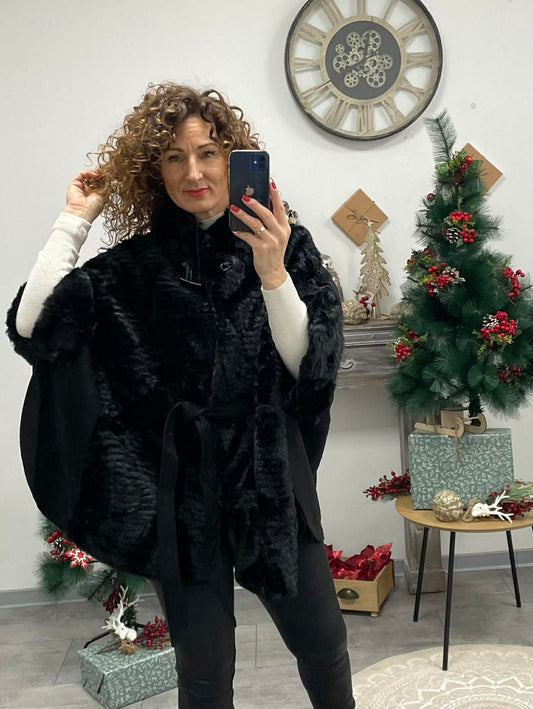 Pille - Szőrmés ponchó kabát. Fekete