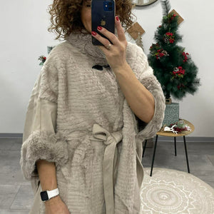 PILLE - Szőrrmés ponchó kabát. Világos bézs